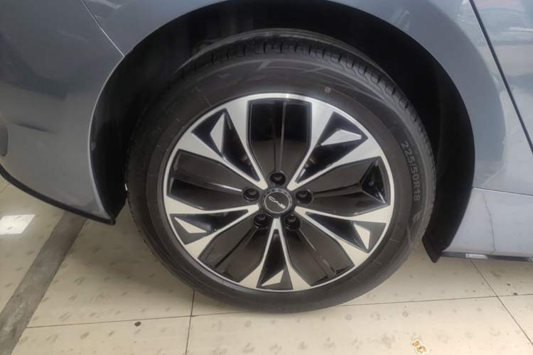 Used BYD Seal 2022 550 km Standard Range Rear-Wheel Drive Elite Version Right Rear Wheel Hub