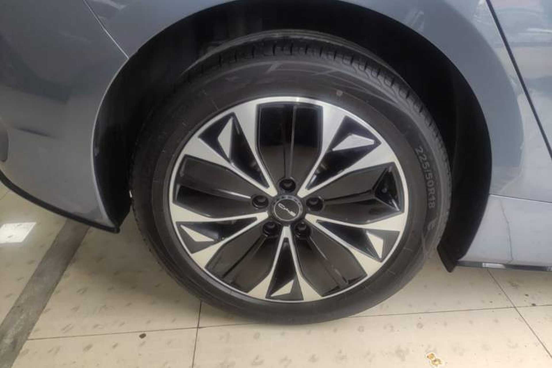 Used BYD Seal 2022 550 km Standard Range Rear-Wheel Drive Elite Version Right Rear Wheel Hub