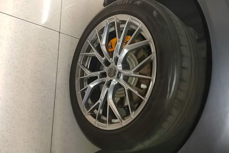 Used BYD Seal 2022 550 km Standard Range Rear-Wheel Drive Prestige Version Right Rear Wheel Hub