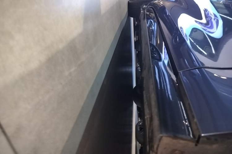Used BYD Seal 2022 700 km Long-Range Rear-Wheel-Drive Version Right Side Sill