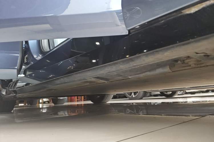 Used BYD Seal 2022 700 km Long-Range Rear-Wheel-Drive Version Right Side Sill