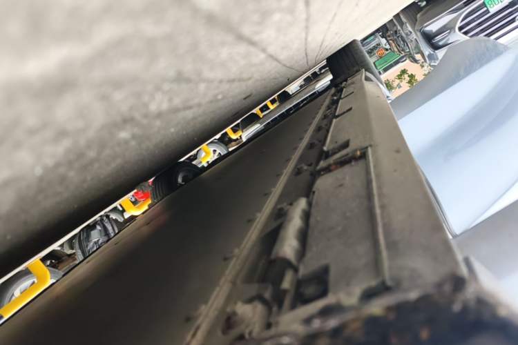 Used BYD Seal 2022 700 km Long-Range Rear-Wheel-Drive Version Right Side Sill