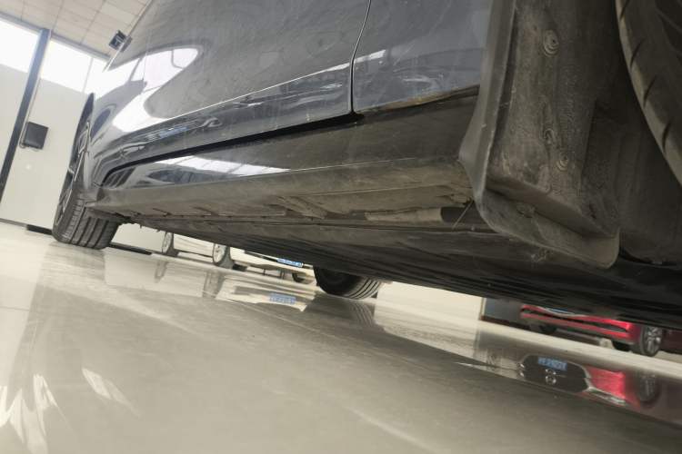 Used BYD Seal 2022 650 km All-Wheel-Drive Performance Version Right Side Sill