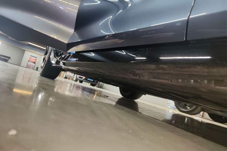 Used BYD Seal 2022 700 km Long-Range Rear-Wheel-Drive Version Right Side Sill
