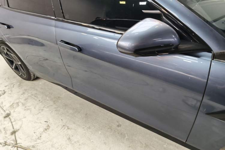 Used BYD Seal 2022 700 km Long-Range Rear-Wheel-Drive Version Right Side Sill