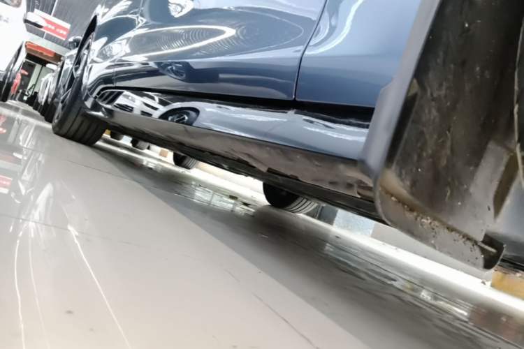 Used BYD Seal 2022 700 km Long-Range Rear-Wheel-Drive Version Right Side Sill