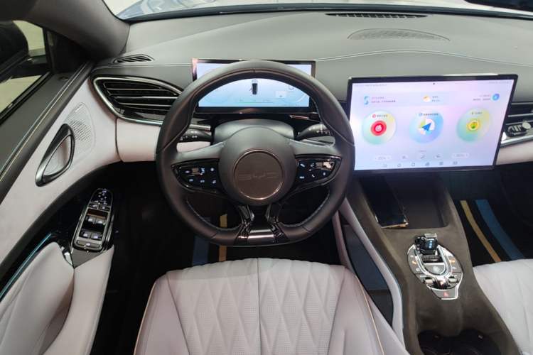 Used BYD Seal 2022 550 km Standard Range Rear-Wheel Drive Prestige Version Steering Wheel