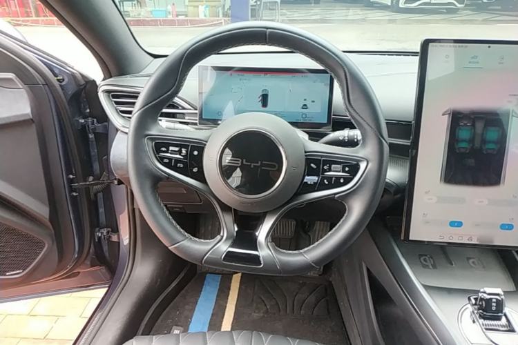 Used BYD Seal 2022 550 km Standard Range Rear-Wheel Drive Prestige Version Steering Wheel