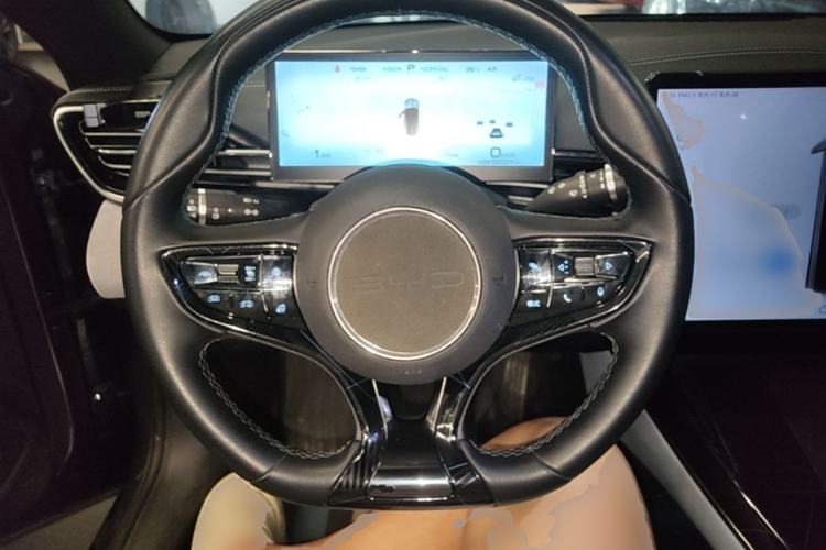Used BYD Seal 2022 550 km Standard Range Rear-Wheel Drive Prestige Version Steering Wheel