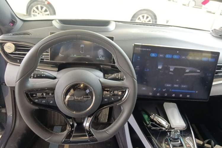 Used BYD Seal 2022 650 km All-Wheel-Drive Performance Version Steering Wheel