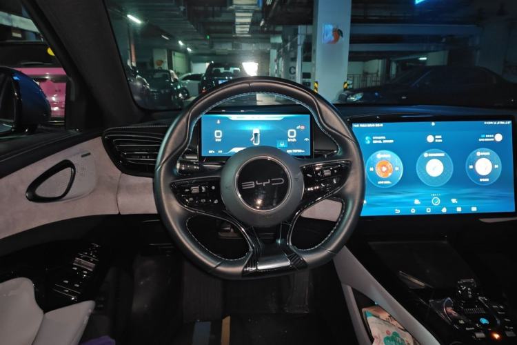 Used BYD Seal 2022 550 km Standard Range Rear-Wheel Drive Prestige Version Steering Wheel