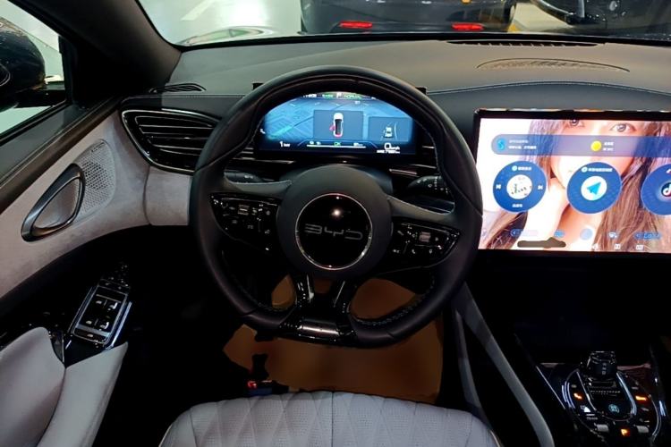 Used BYD Seal 2022 550 km Standard Range Rear-Wheel Drive Prestige Version Steering Wheel