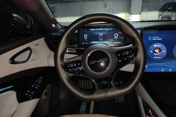 Used BYD Seal 2022 650 km All-Wheel-Drive Performance Version Steering Wheel