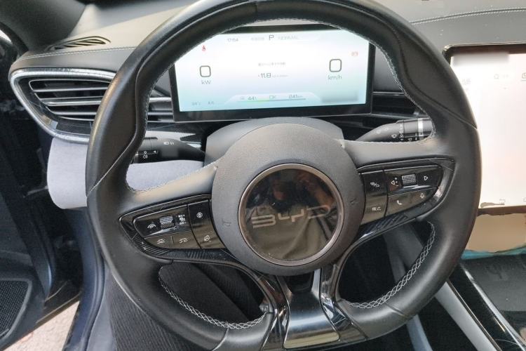 Used BYD Seal 2022 550 km Standard Range Rear-Wheel Drive Prestige Version Steering Wheel