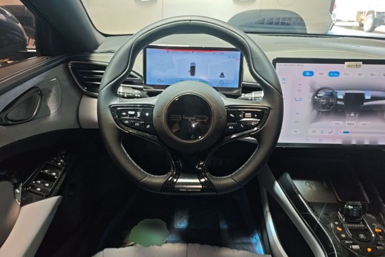 Used BYD Seal 2022 550 km Standard Range Rear-Wheel Drive Prestige Version Steering Wheel