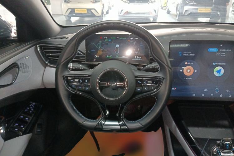 Used BYD Seal 2022 550 km Standard Range Rear-Wheel Drive Prestige Version Steering Wheel