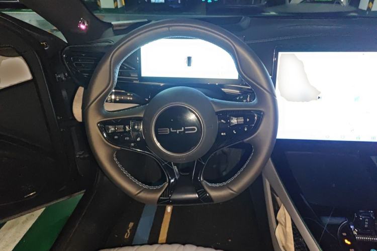 Used BYD Seal 2022 650 km All-Wheel-Drive Performance Version Steering Wheel
