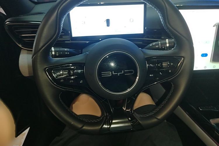 Used BYD Seal 2022 550 km Standard Range Rear-Wheel Drive Prestige Version Steering Wheel