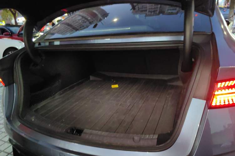 Used BYD Seal 2022 550 km Standard Range Rear-Wheel Drive Prestige Version Trunk