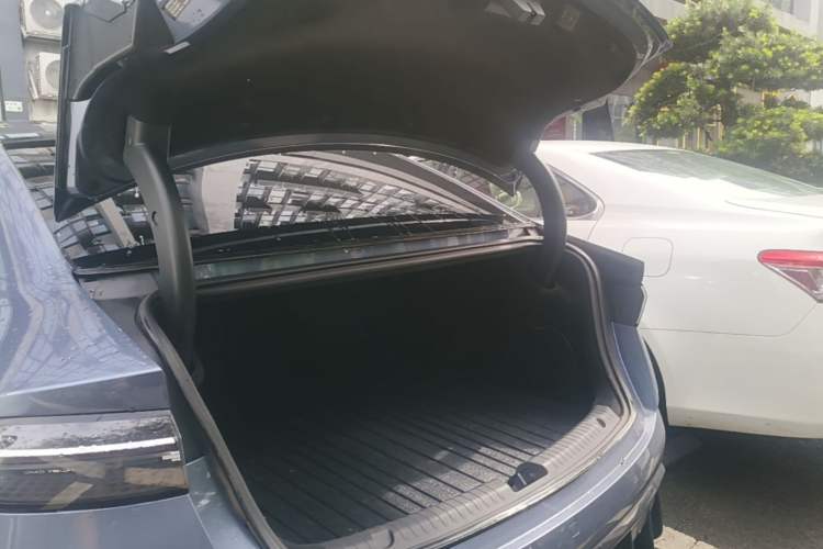 Used BYD Seal 2022 700 km Long-Range Rear-Wheel-Drive Version Trunk