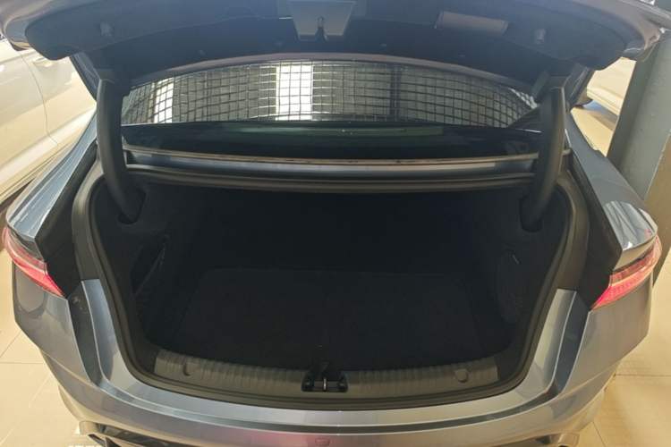Used BYD Seal 2022 550 km Standard Range Rear-Wheel Drive Prestige Version Trunk
