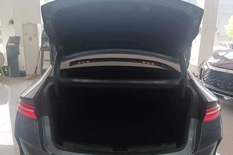 Used BYD Seal 2022 650 km All-Wheel-Drive Performance Version Trunk