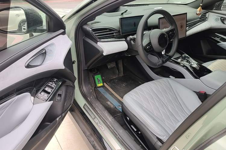 Used BYD Seal 2022 700 km Long-Range Rear-Wheel-Drive Version Driver Seat