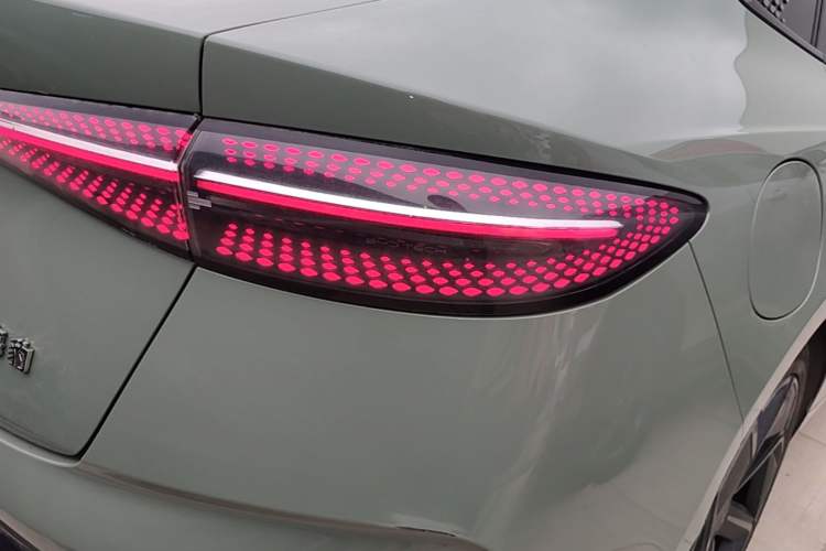 Used BYD Seal 2022 700 km Long-Range Rear-Wheel-Drive Version Exterior 3