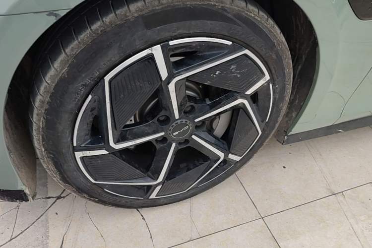 Used BYD Seal 2022 700 km Long-Range Rear-Wheel-Drive Version Exterior 4
