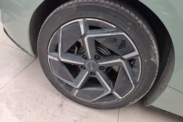 Used BYD Seal 2022 700 km Long-Range Rear-Wheel-Drive Version Exterior 5