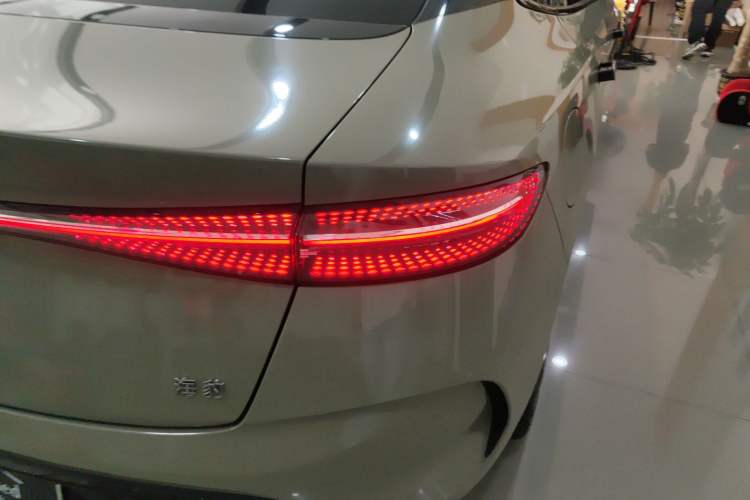 Used BYD Seal 2022 700 km Long-Range Rear-Wheel-Drive Version Exterior 6
