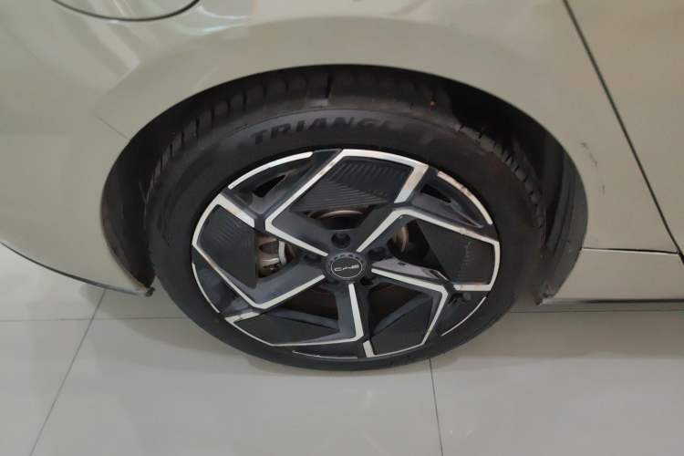 Used BYD Seal 2022 700 km Long-Range Rear-Wheel-Drive Version Exterior 8