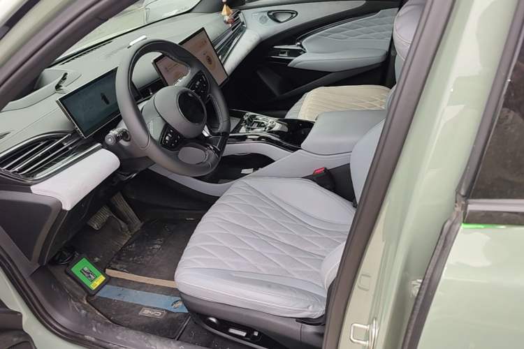 Used BYD Seal 2022 700 km Long-Range Rear-Wheel-Drive Version Left Front Seat