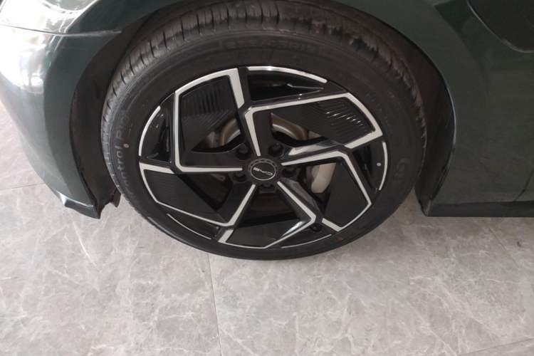 Used BYD Seal 2022 700 km Long-Range Rear-Wheel-Drive Version Left Front Wheel Hub