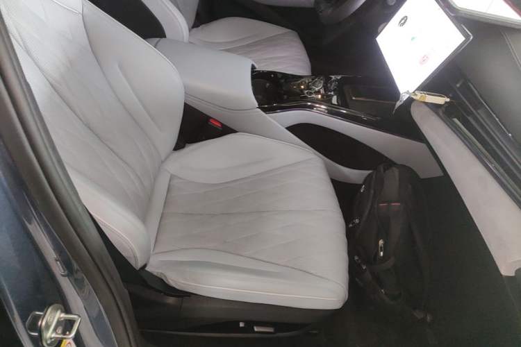 Used BYD Seal 2022 700 km Long-Range Rear-Wheel-Drive Version Right Front Seat