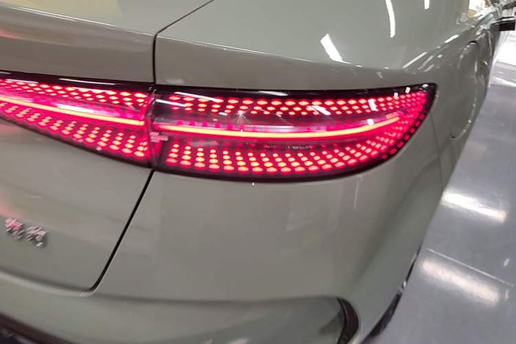 Used BYD Seal 2022 700 km Long-Range Rear-Wheel-Drive Version Right Rear Taillight