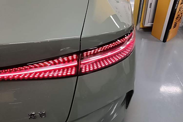 Used BYD Seal 2022 700 km Long-Range Rear-Wheel-Drive Version Right Rear Taillight