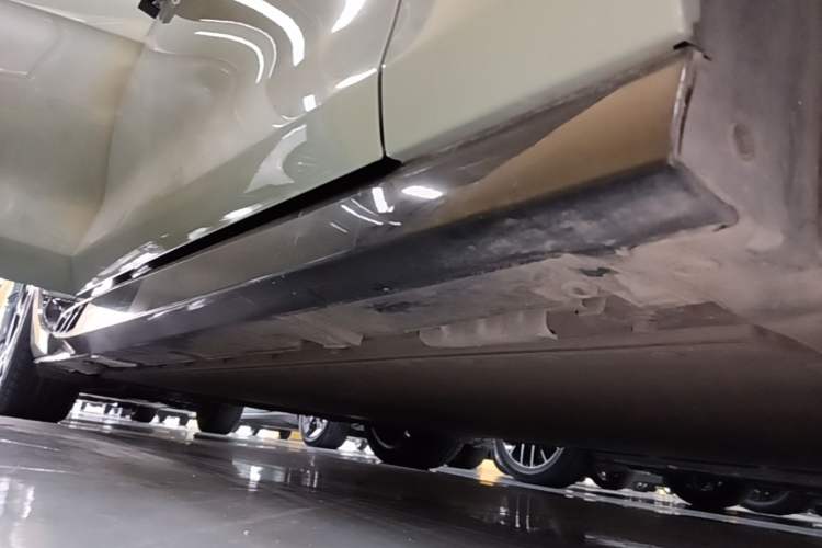 Used BYD Seal 2022 700 km Long-Range Rear-Wheel-Drive Version Right Side Sill