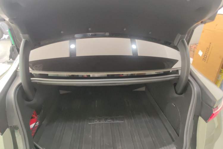 Used BYD Seal 2022 700 km Long-Range Rear-Wheel-Drive Version Trunk