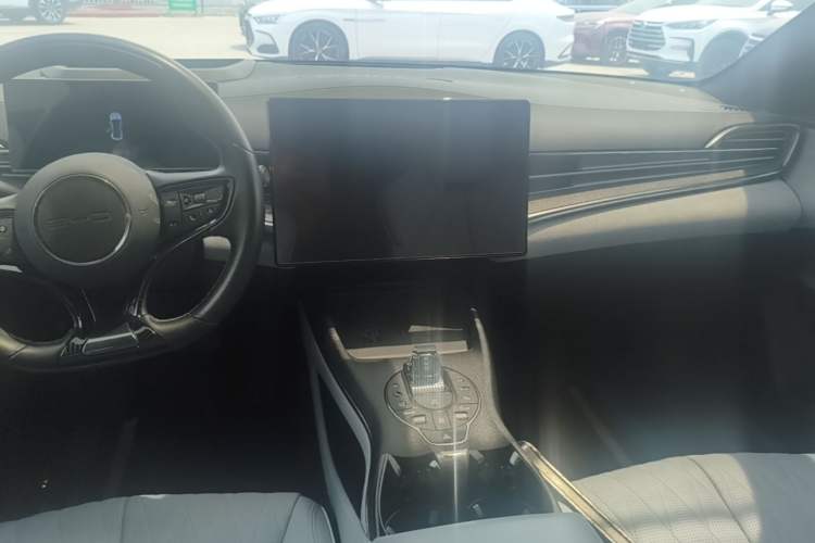 Used BYD Seal 2022 700 km Long-Range Rear-Wheel-Drive Version Audio And AC Panel