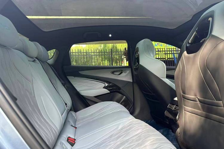 Used BYD Seal 2022 700 km Long-Range Rear-Wheel-Drive Version Interior 11