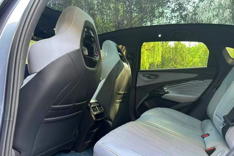 Used BYD Seal 2022 700 km Long-Range Rear-Wheel-Drive Version Interior 8