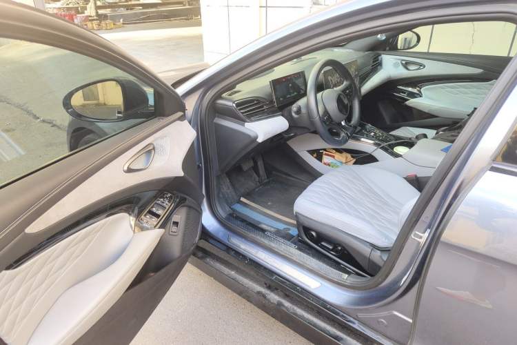 Used BYD Seal 2022 650 km All-Wheel-Drive Performance Version Driver Seat