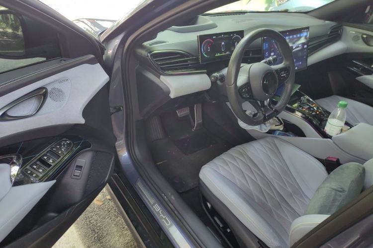 Used BYD Seal 2022 650 km All-Wheel-Drive Performance Version Driver Seat