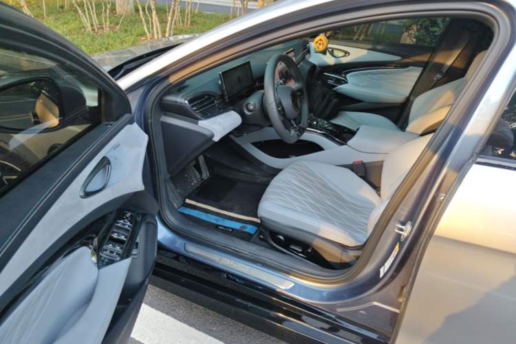 Used BYD Seal 2022 650 km All-Wheel-Drive Performance Version Driver Seat