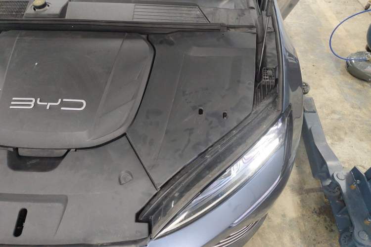 Used BYD Seal 2022 650 km All-Wheel-Drive Performance Version Engine Bay Left