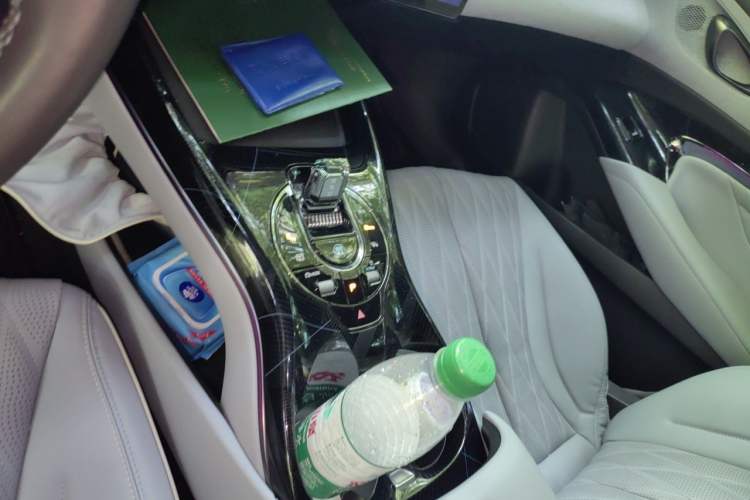 Used BYD Seal 2022 650 km All-Wheel-Drive Performance Version Gear Lever