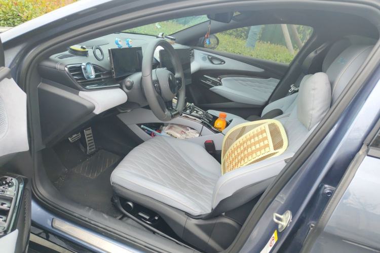 Used BYD Seal 2022 700 km Long-Range Rear-Wheel-Drive Version Left Front Seat