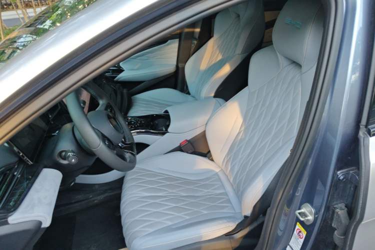 Used BYD Seal 2022 650 km All-Wheel-Drive Performance Version Left Front Seat