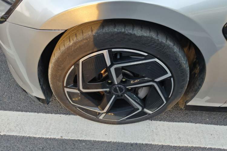 Used BYD Seal 2022 650 km All-Wheel-Drive Performance Version Left Front Wheel Hub